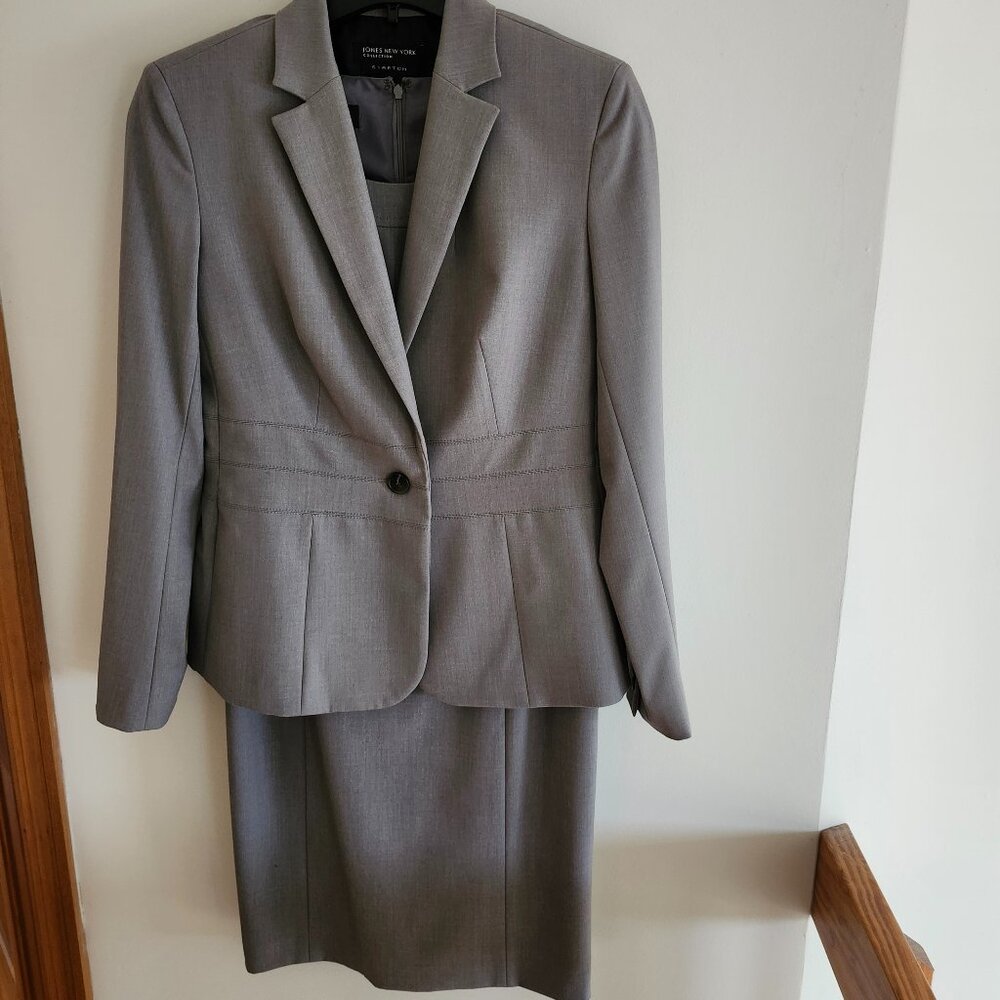 Like new Jones New York Collection  3 piece suit